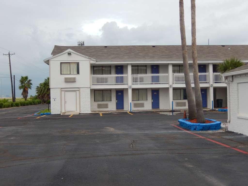 Motel 6 Portland Exterior photo