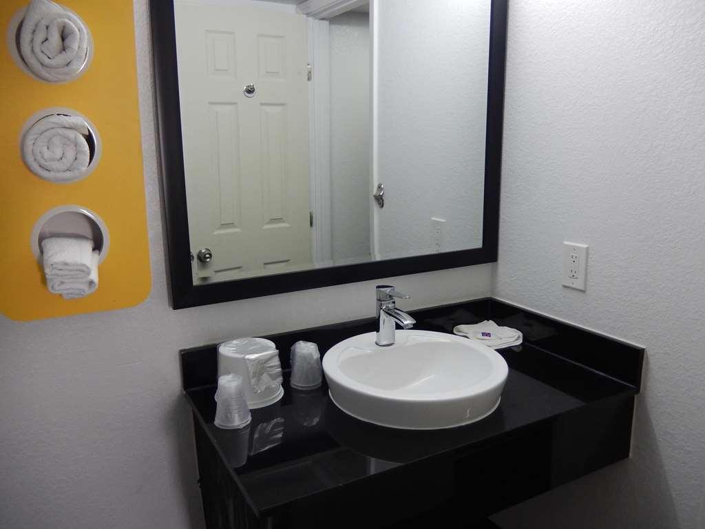 Motel 6 Portland Room photo